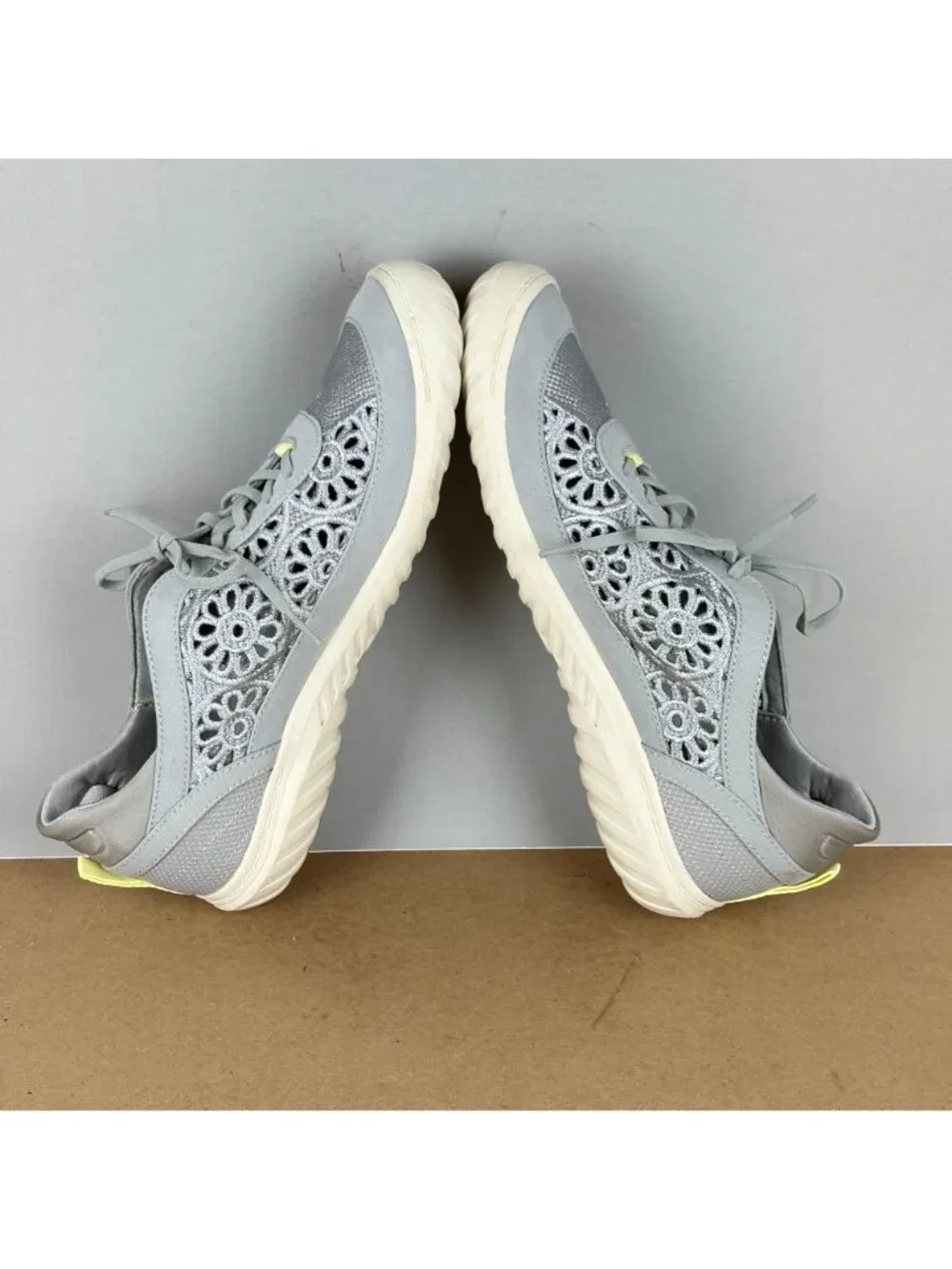 Jambu JBU Solar Casual Sneakers Womens 9 Gray Floral Crochet Low Top Lace Up